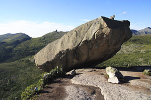 Висячий камень